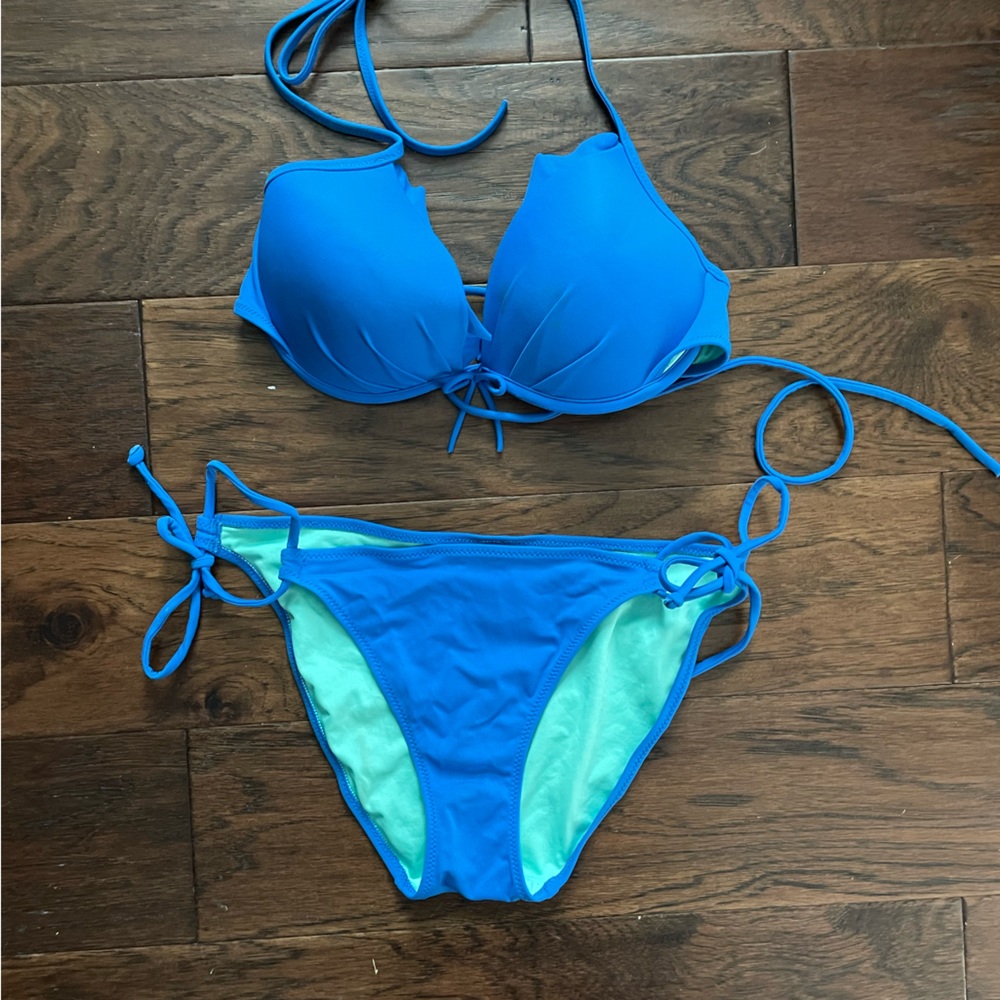 Victoria’s Secret very sexy bikini